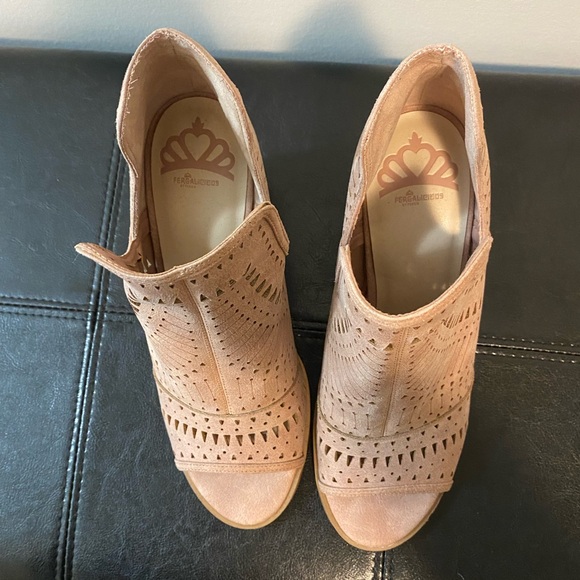 Shoes - Picture 4 of 5